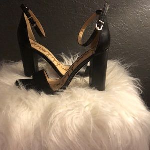 Sam Edelman Yaro Healed Sandal in Black Leather